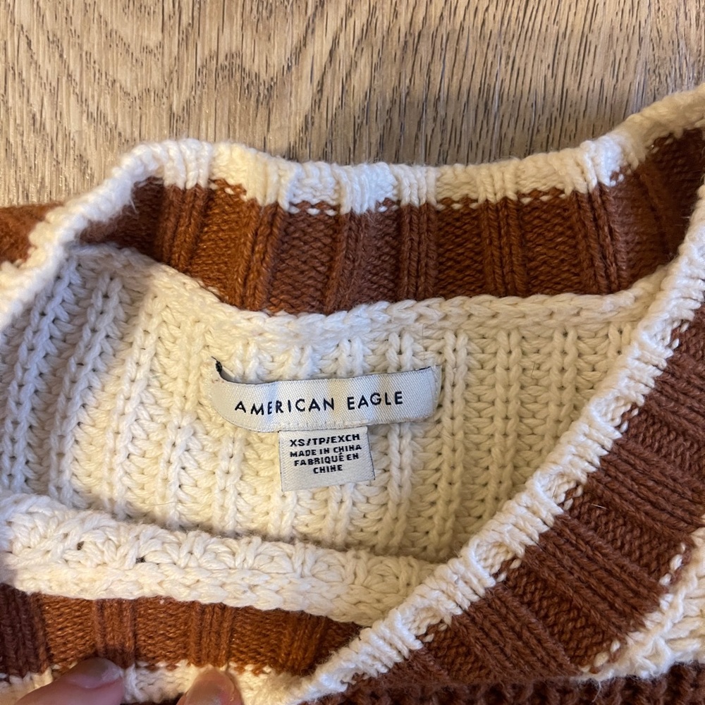 Cropped XS America Eagle Sweater - Picture 3 of 3